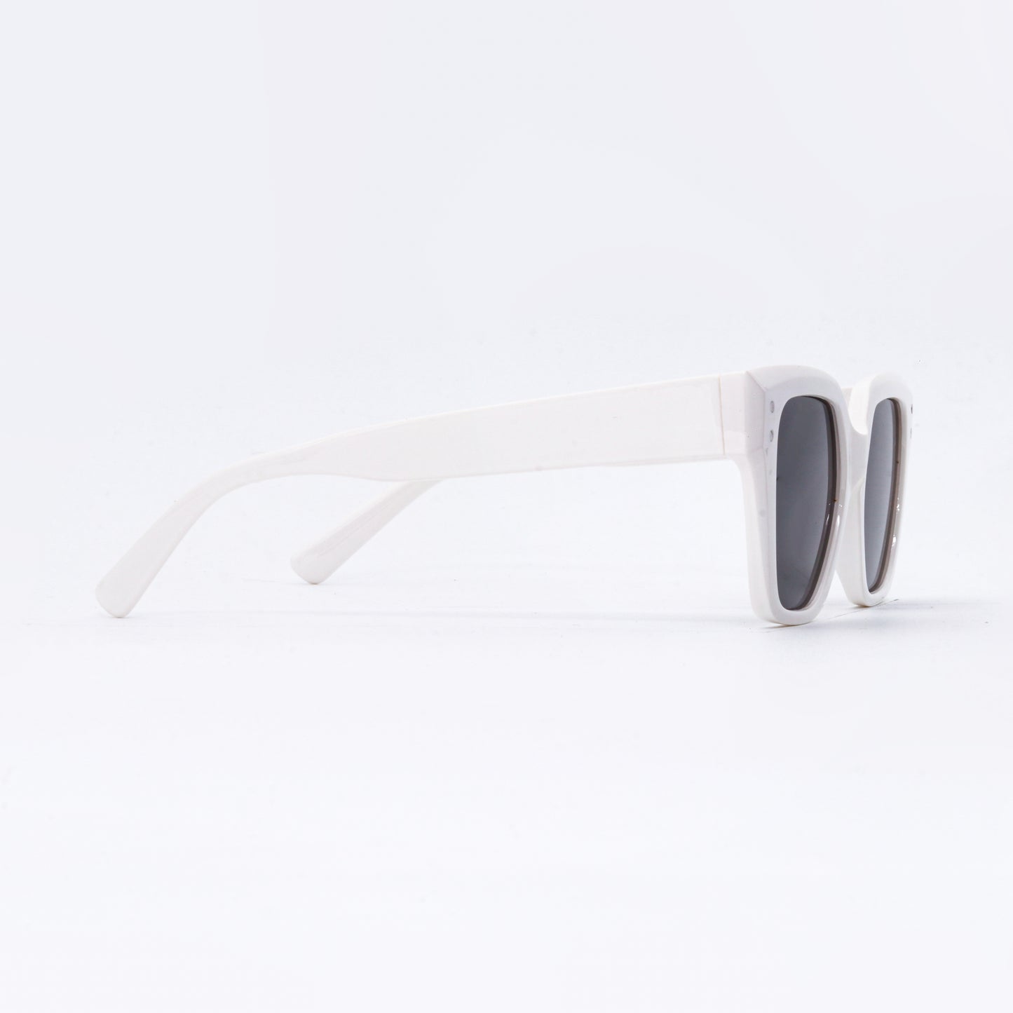 MM5065-C60 WHITE